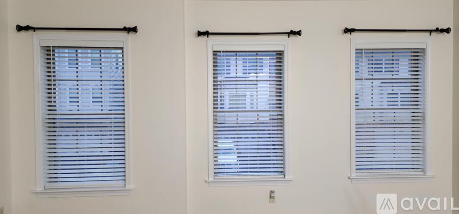 South Creekbend Drive 3 Beds Townhouse for Rent - Photo gallery 4
