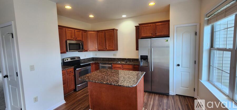 South Creekbend Drive 3 Beds Townhouse for Rent - Photo gallery 5