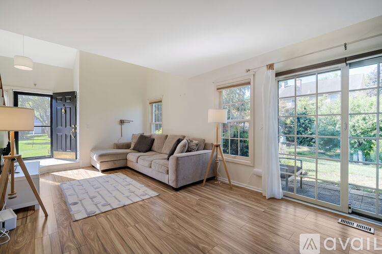 2462 East Towne Boulevard 2 Beds Townhouse for Rent - Photo gallery 4