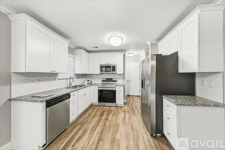 411 Queens Dr SW 4 Beds Single Family Home for Rent - Photo gallery 2