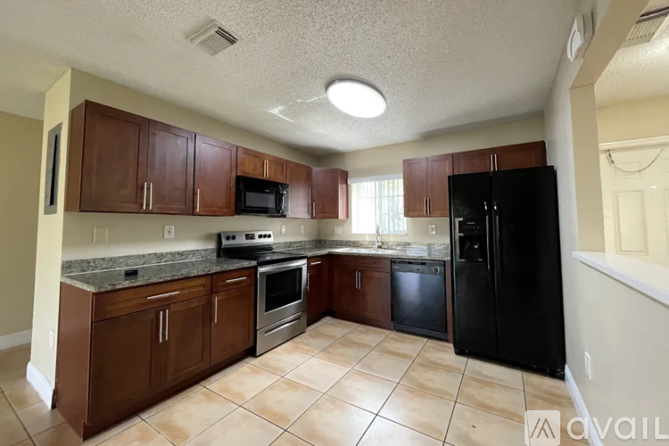 18119 SW 154th Ct 4 Beds Single Family Home for Rent - Photo gallery 2