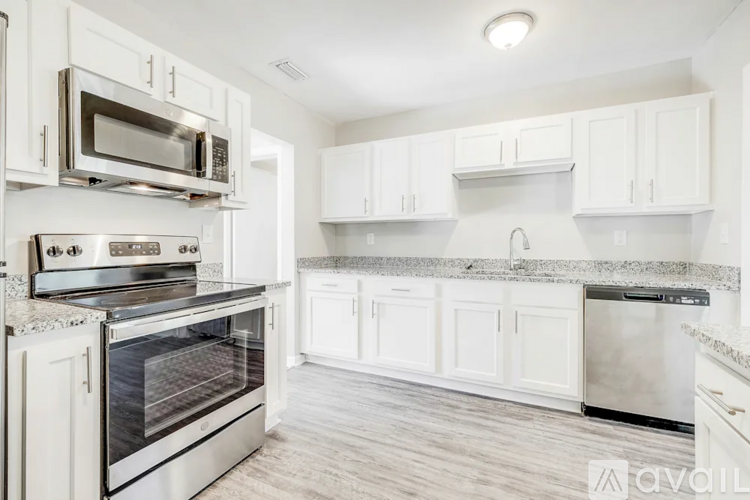 2458 Mercer Cir S 3 Beds Single Family Home for Rent - Photo gallery 2