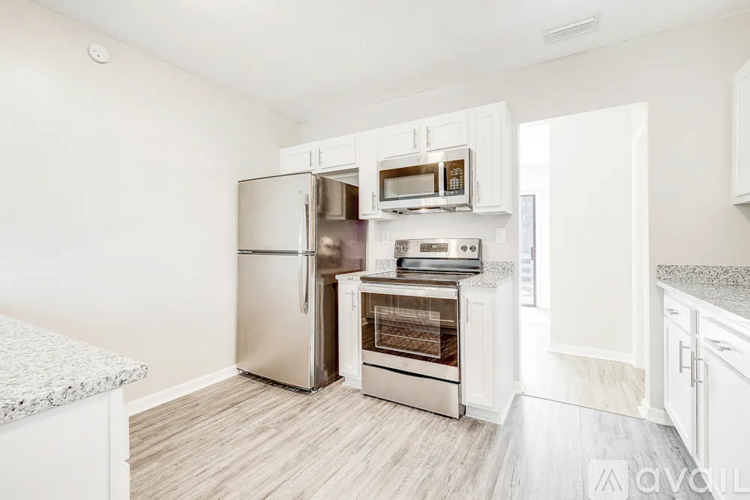 2458 Mercer Cir S 3 Beds Single Family Home for Rent - Photo gallery 3