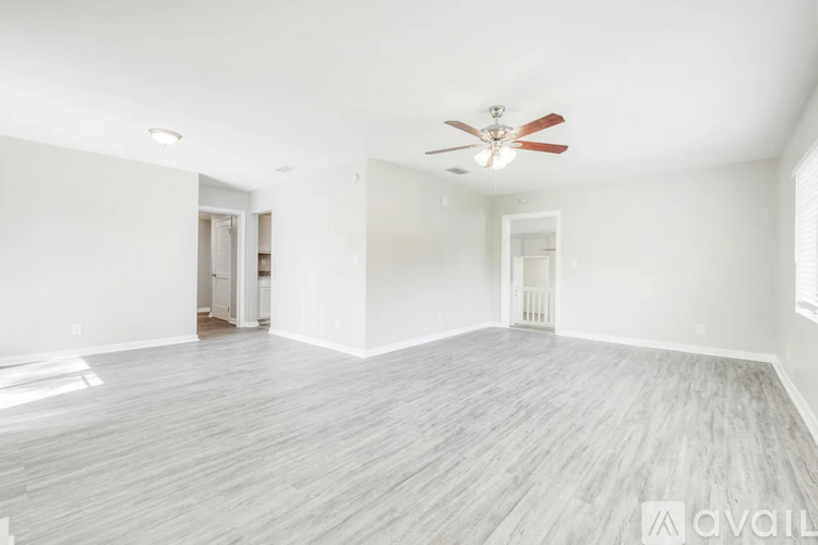 2458 Mercer Cir S 3 Beds Single Family Home for Rent - Photo gallery 5