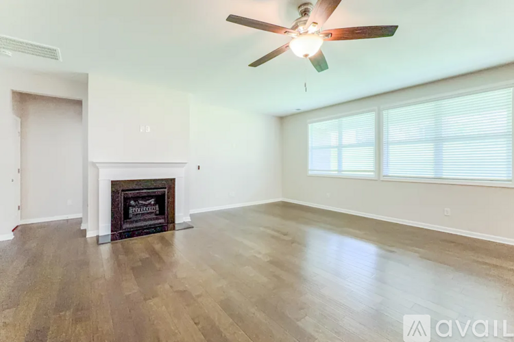 8027 Forest Hills Dr 4 Beds Single Family Home for Rent - Photo gallery 2