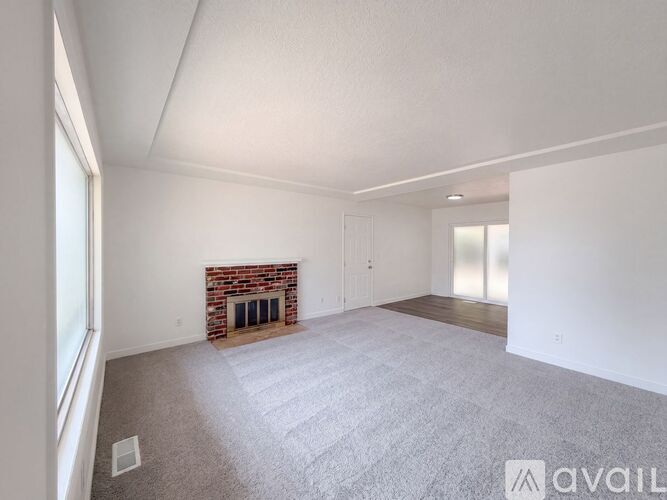 466 SW 139th Ave 4 Beds Single Family Home for Rent - Photo gallery 2