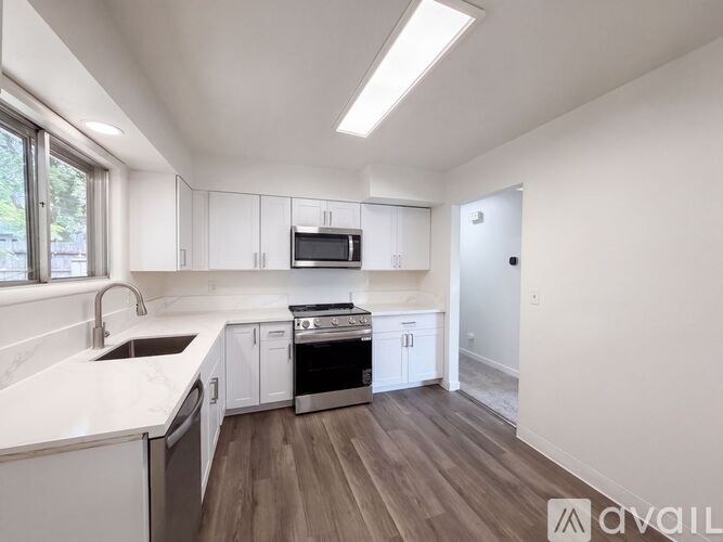 466 SW 139th Ave 4 Beds Single Family Home for Rent - Photo gallery 4