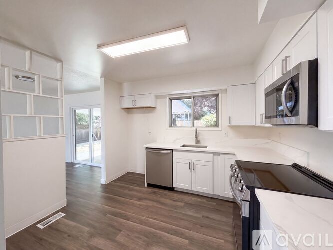 466 SW 139th Ave 4 Beds Single Family Home for Rent - Photo gallery 5