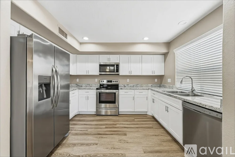 12657 W Orange Dr 4 Beds Single Family Home for Rent - Photo gallery 3