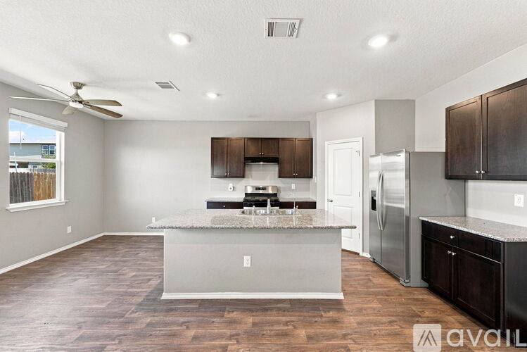 8111 Autares Sq 3 Beds Single Family Home for Rent - Photo gallery 4