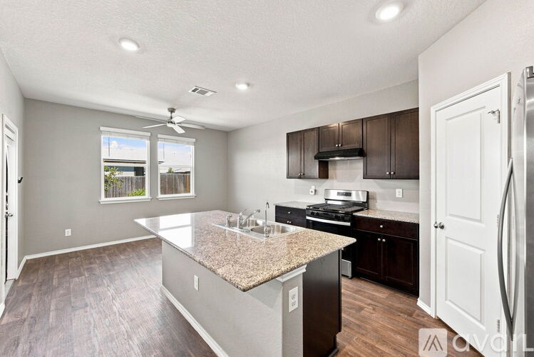 8111 Autares Sq 3 Beds Single Family Home for Rent - Photo gallery 5
