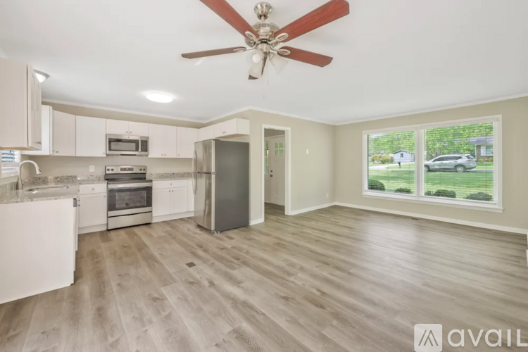 137 Oaks Dr 4 Beds Single Family Home for Rent - Photo gallery 2
