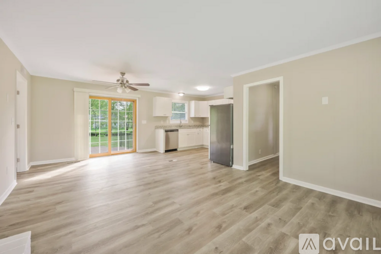 137 Oaks Dr 4 Beds Single Family Home for Rent - Photo gallery 4