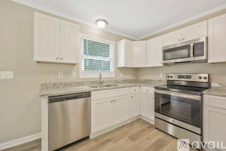 137 Oaks Dr 4 Beds Single Family Home for Rent - Photo gallery 5