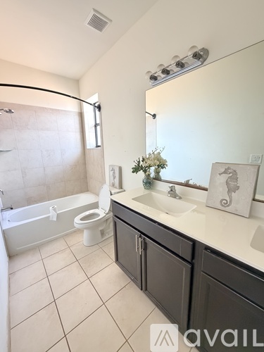 141 Northeast 24th Terrace 3 Beds Single Family Home for Rent - Photo gallery 3