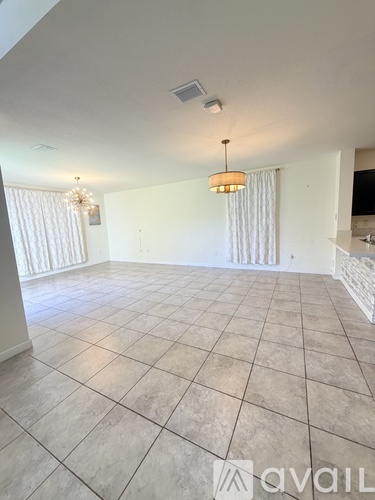 141 Northeast 24th Terrace 3 Beds Single Family Home for Rent - Photo gallery 4