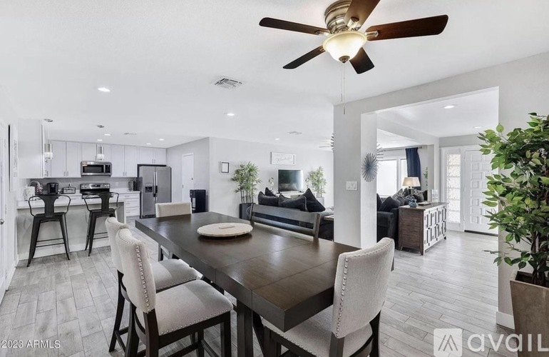 1834 East Alameda Drive 3 Beds Single Family Home for Rent - Photo gallery 2