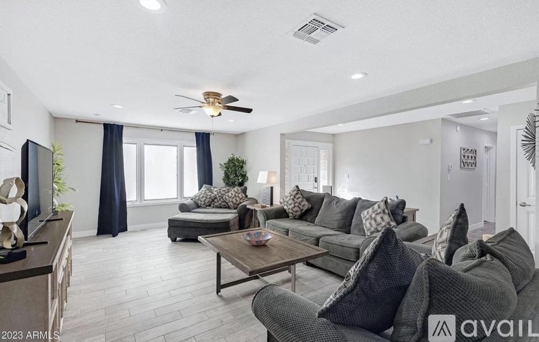 1834 East Alameda Drive 3 Beds Single Family Home for Rent - Photo gallery 3