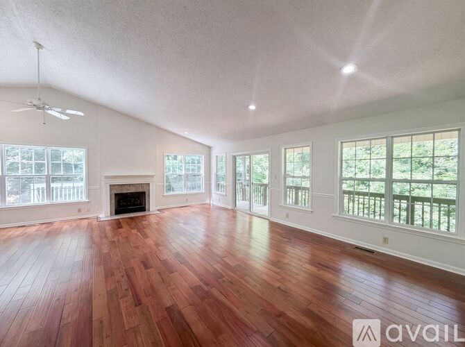 222 Grandview Dr 4 Beds Single Family Home for Rent - Photo gallery 2