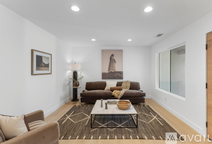 332 Trenton Way 4 Beds Single Family Home for Rent - Photo gallery 3