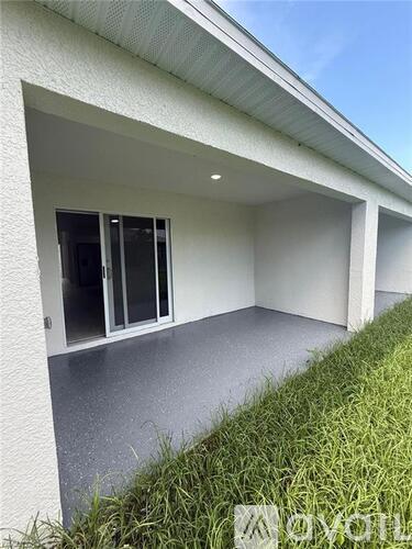 620 SE 7th St 3 Beds Single Family Home for Rent - Photo gallery 3