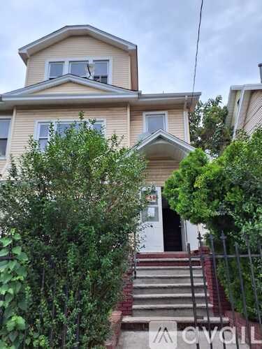 267 Goldsmith Ave 3 Beds Apartment for Rent
