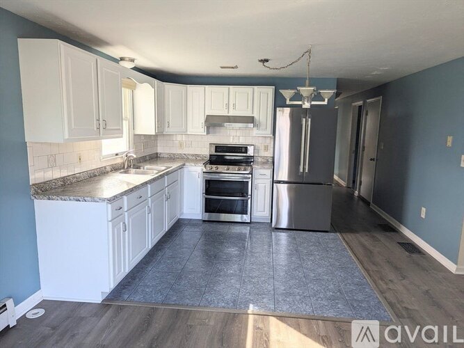 25 Brodeur Avenue 3 Beds Apartment for Rent - Photo gallery 3