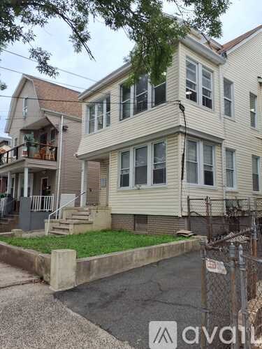 47 Eckert Ave 3 Beds Apartment for Rent