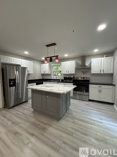 555 Glencove Dr 4 Beds Single Family Home for Rent - Photo gallery 1