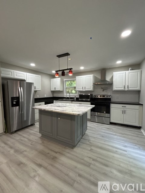 555 Glencove Dr 4 Beds Apartment for Rent
