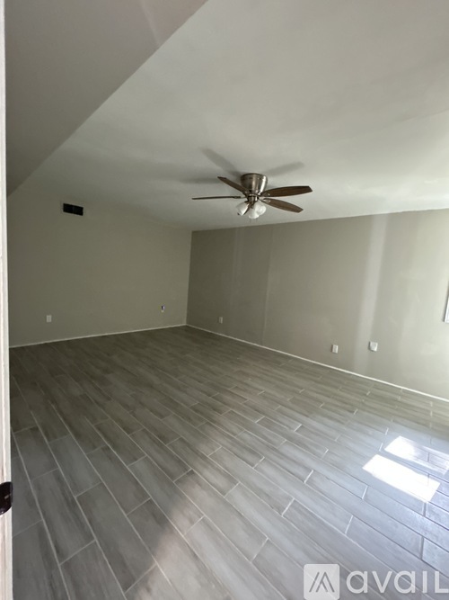 555 Glencove Dr 4 Beds Single Family Home for Rent - Photo gallery 2