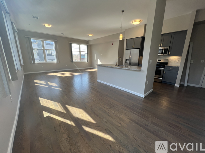 189-195 Avenue E 2 Beds Apartment for Rent - Photo gallery 2