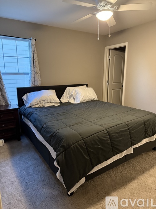 3135 Hawthorne Lane 3 Beds Single Family Home for Rent - Photo gallery 2