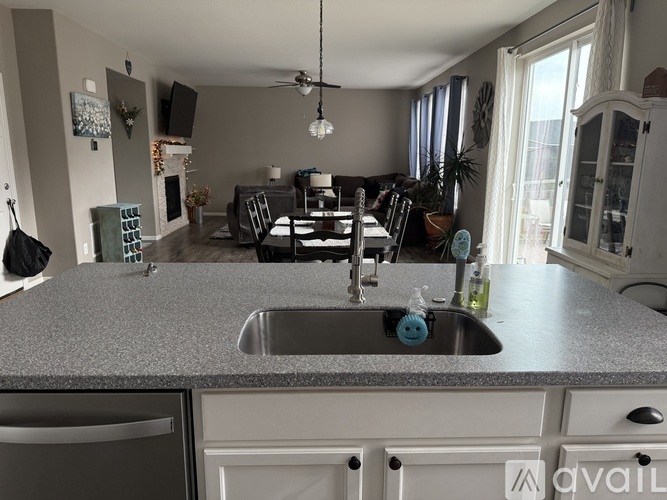 3135 Hawthorne Lane 3 Beds Single Family Home for Rent - Photo gallery 3