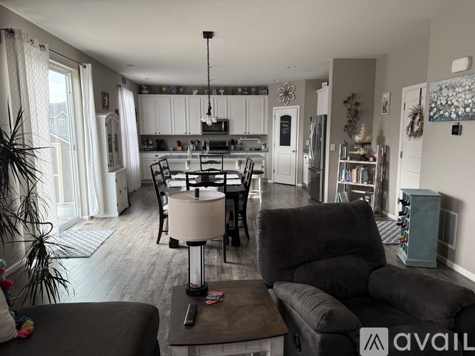3135 Hawthorne Lane 3 Beds Single Family Home for Rent - Photo gallery 5
