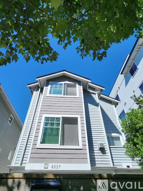 8537 Midvale Avenue North 3 Beds Townhouse for Rent - Photo gallery 1