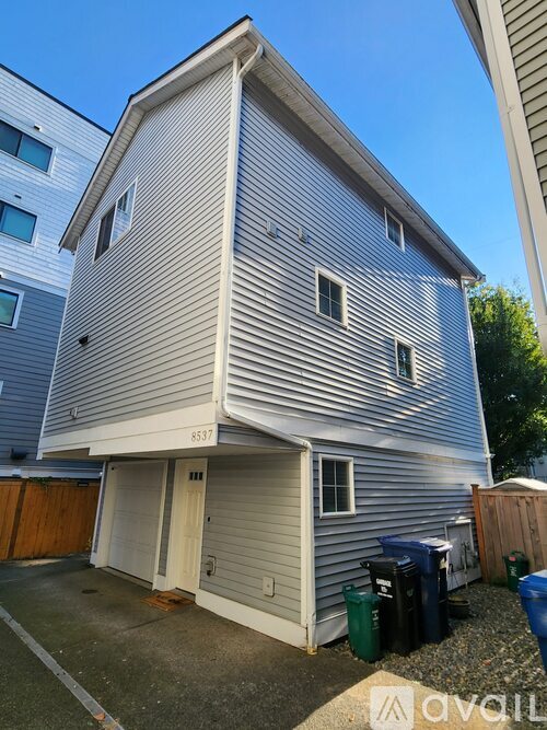 8537 Midvale Avenue North 3 Beds Townhouse for Rent - Photo gallery 2