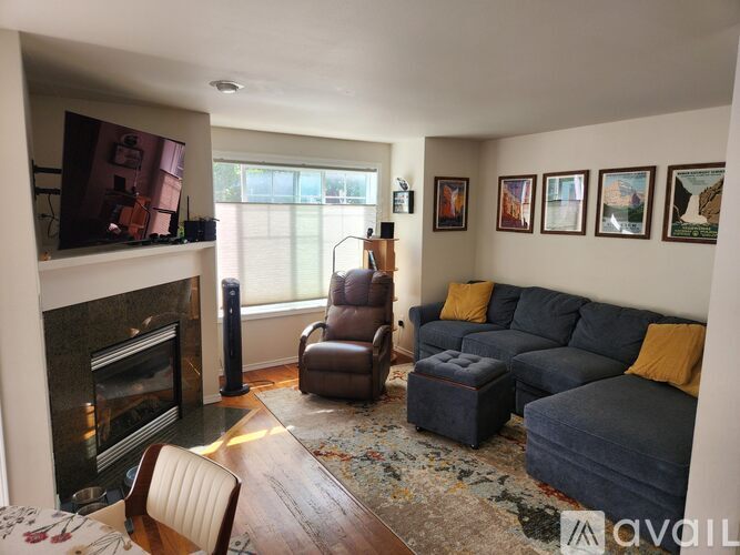8537 Midvale Avenue North 3 Beds Townhouse for Rent - Photo gallery 3