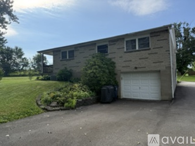 55 Martha Ave 3 Beds Single Family Home for Rent - Photo gallery 4