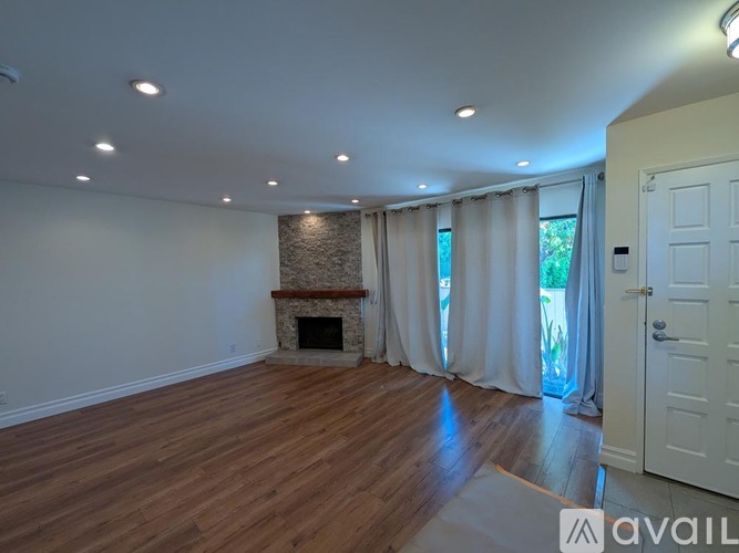10051 Topanga Canyon Blvd 2 Beds Condo for Rent - Photo gallery 3