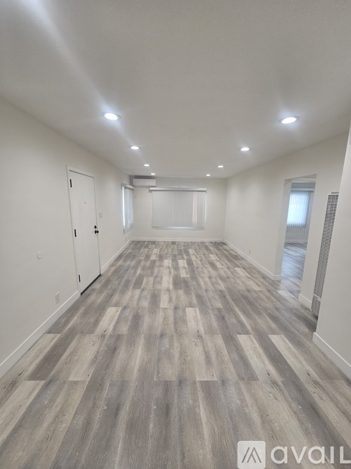 8822 Ramsgate Ave 3 Beds Apartment for Rent - Photo gallery 1