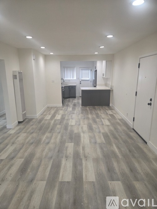 8822 Ramsgate Ave 3 Beds Apartment for Rent - Photo gallery 2