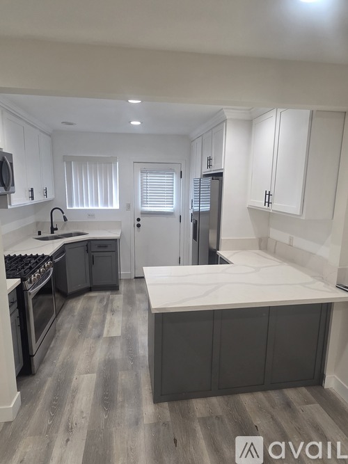 8822 Ramsgate Ave 3 Beds Apartment for Rent - Photo gallery 3