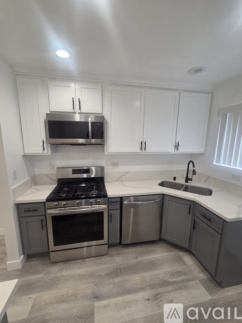 8822 Ramsgate Ave 3 Beds Apartment for Rent - Photo gallery 4