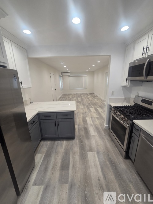 8822 Ramsgate Ave 3 Beds Apartment for Rent - Photo gallery 5
