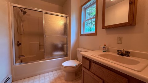 104 Sharon Dr 5 Beds Apartment for Rent