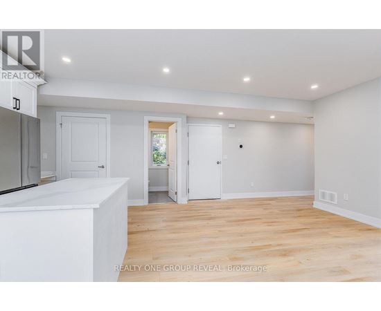 3 - 24 QUEEN STREET 2 Beds Home, Multifamily, Triplex for Rent - Photo gallery 2