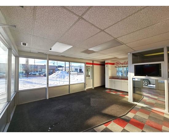 5108 50 Street Studio House for Rent - Photo gallery 4