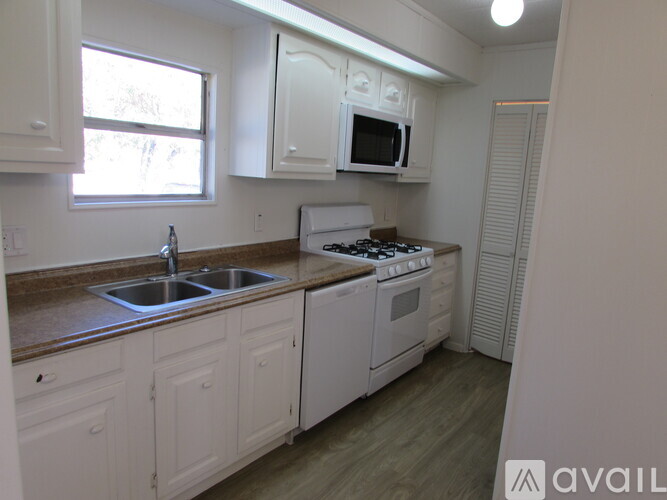 1018 Unit A FM 812 Farm To Market 3 Beds Single Family Home for Rent - Photo gallery 3
