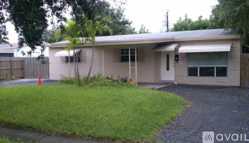 810 N 64th Ave 3 Beds Single Family Home for Rent - Photo gallery 3